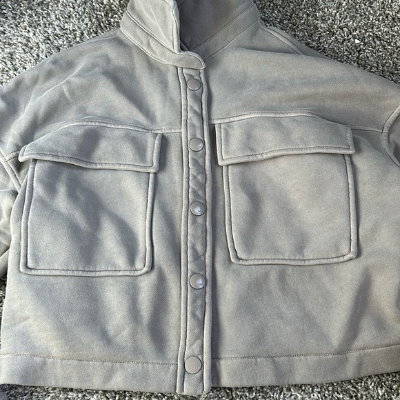 Abercrombie & Fitch Women’s soft shirt jacket size small, oversized with buttons - Picture 3 of 5